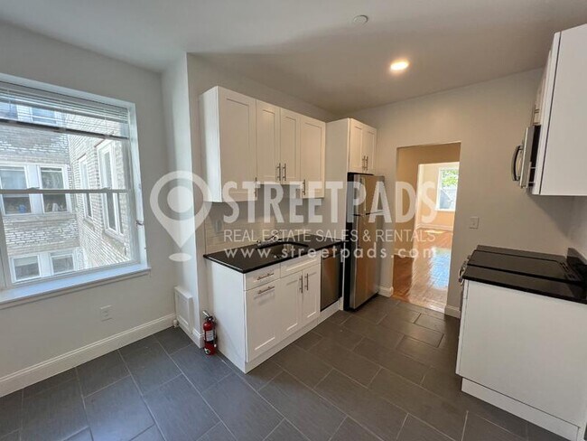 Building Photo - 2 bedroom in Boston MA 02135
