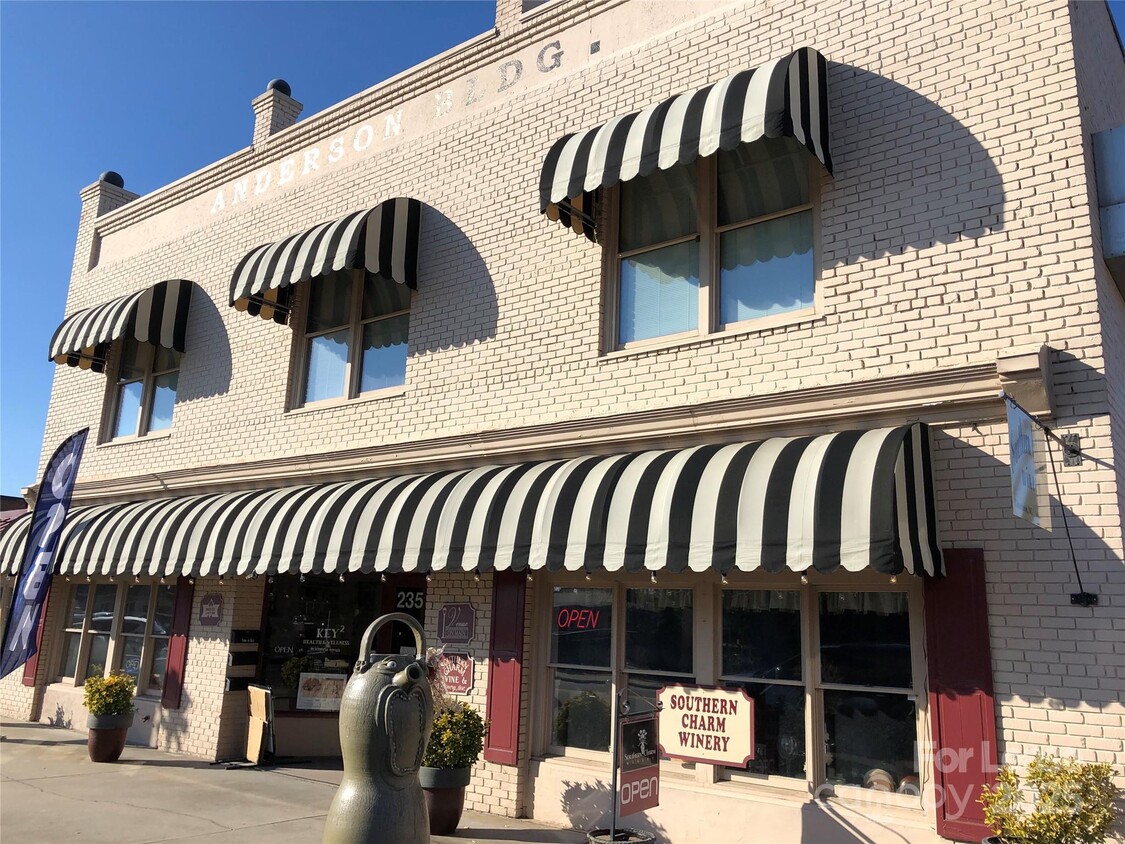 Primary Photo - 235 E Main St