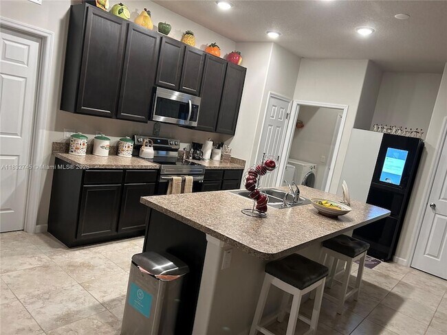 Foto del edificio - 2890 Jupiter Blvd SE