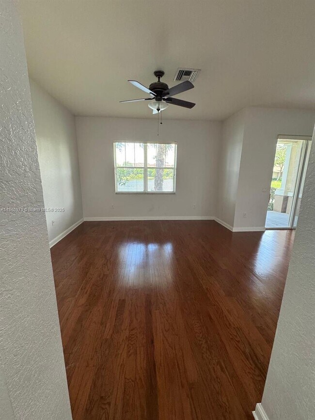 Foto del edificio - 963 Marina Del Ray Ln