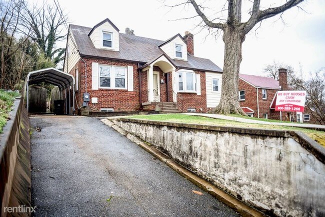 Foto del edificio - 3 br, 3 bath House - 5019 56th Ave