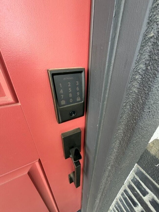 Foto del edificio - Newer 4 Bed / 2.5 Bath Home in Spring Lake | Owned Solar | Prime Location