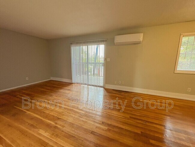 Foto del edificio - 2462 D Bragg Blvd