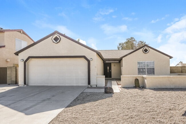 Building Photo - 4467 W Yorkshire Dr