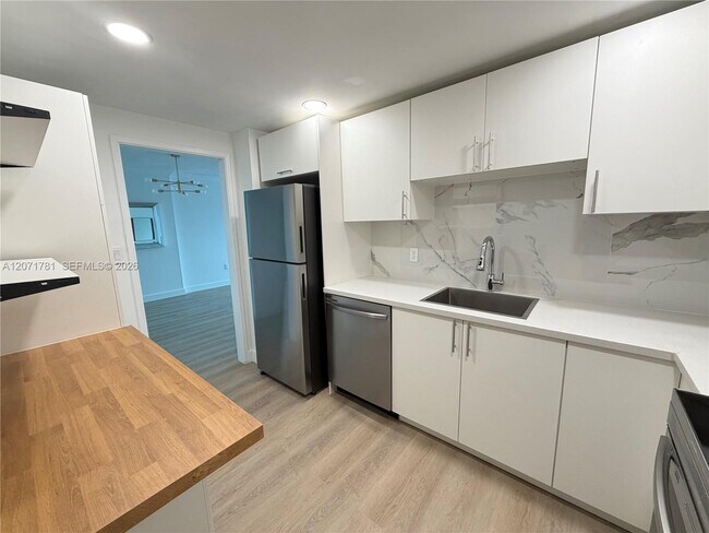 Foto del edificio - 400 Kings Point Dr