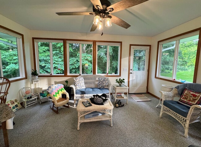 Foto del edificio - 56500 Penn Rd