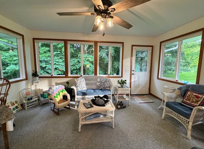 Foto del edificio - 56500 Penn Rd