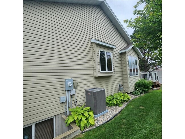 Building Photo - 1172 Eagle Park Dr S