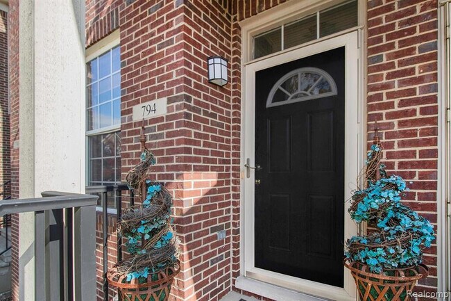 Foto del edificio - 794 Summerfield Dr