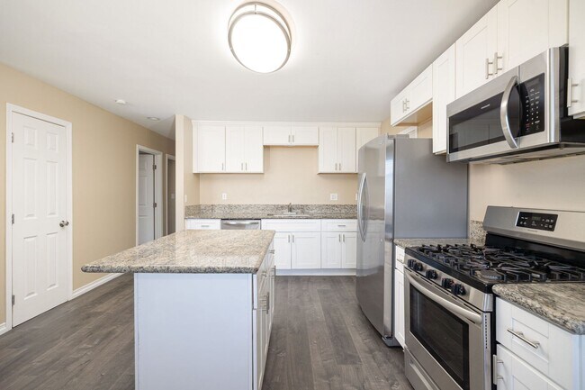 Foto del edificio - Single family home for rent 4bed/2bath! -$...