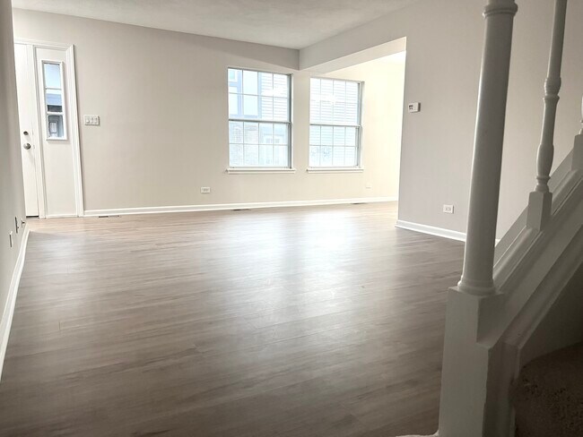 Foto del edificio - 305 Cherrywood Ct