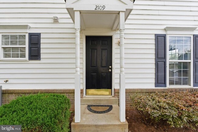 Building Photo - 2109 Bristol Dr