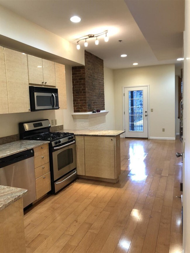 Building Photo - 447 Pavonia Ave
