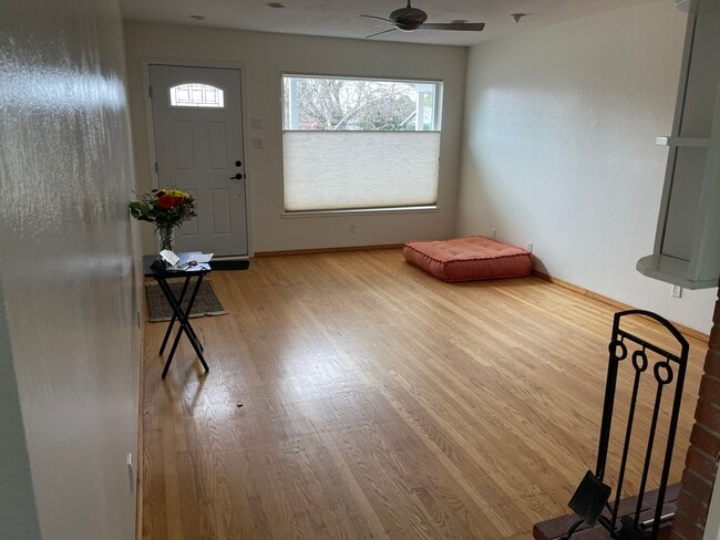 Building Photo - 10221 Agnes Cir
