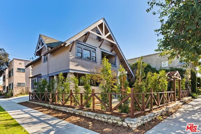 Building Photo - 1054 Maine Ave