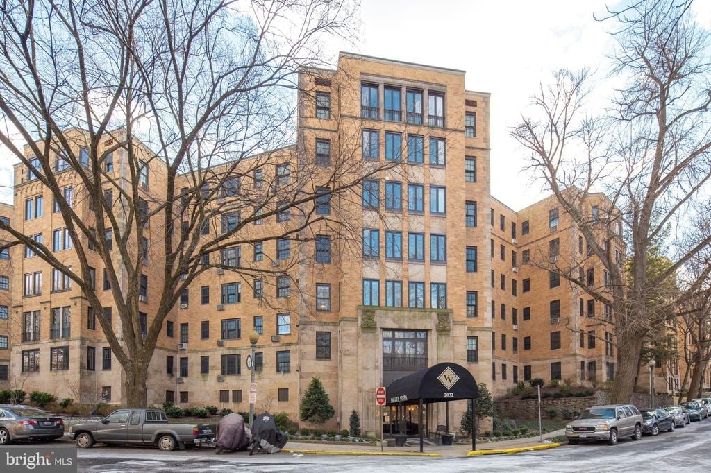 Primary Photo - 2032 Belmont Rd NW