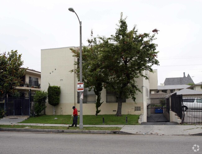 Foto del edificio - 909 S St Andrews Pl