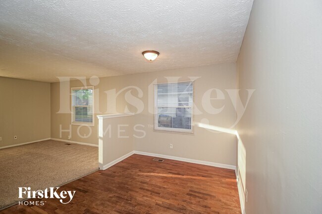 Foto del edificio - 4601 N Richardt Ave