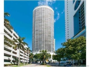 Building Photo - 1750 N Bayshore Dr