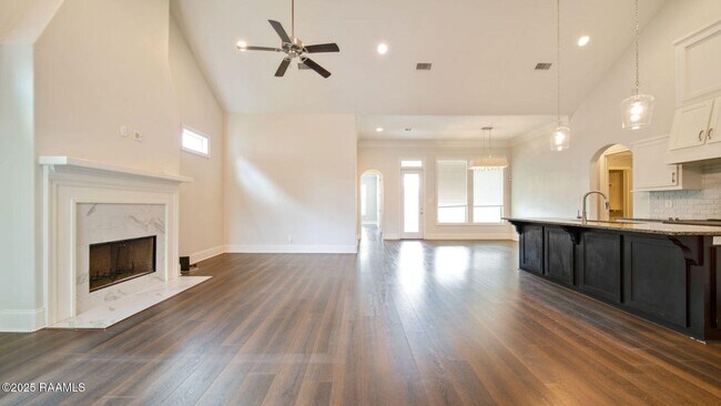 Foto del edificio - 204 Sleepy Brook Rd