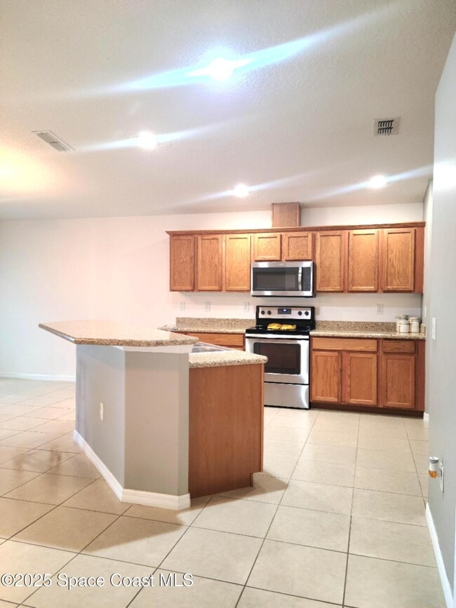 Foto del edificio - 883 Fairhaven St NE