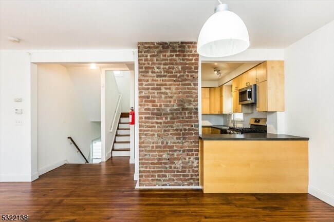 Building Photo - 87 Grove St