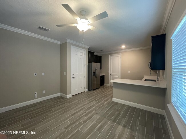 Foto del edificio - 738 Stillwater Blvd