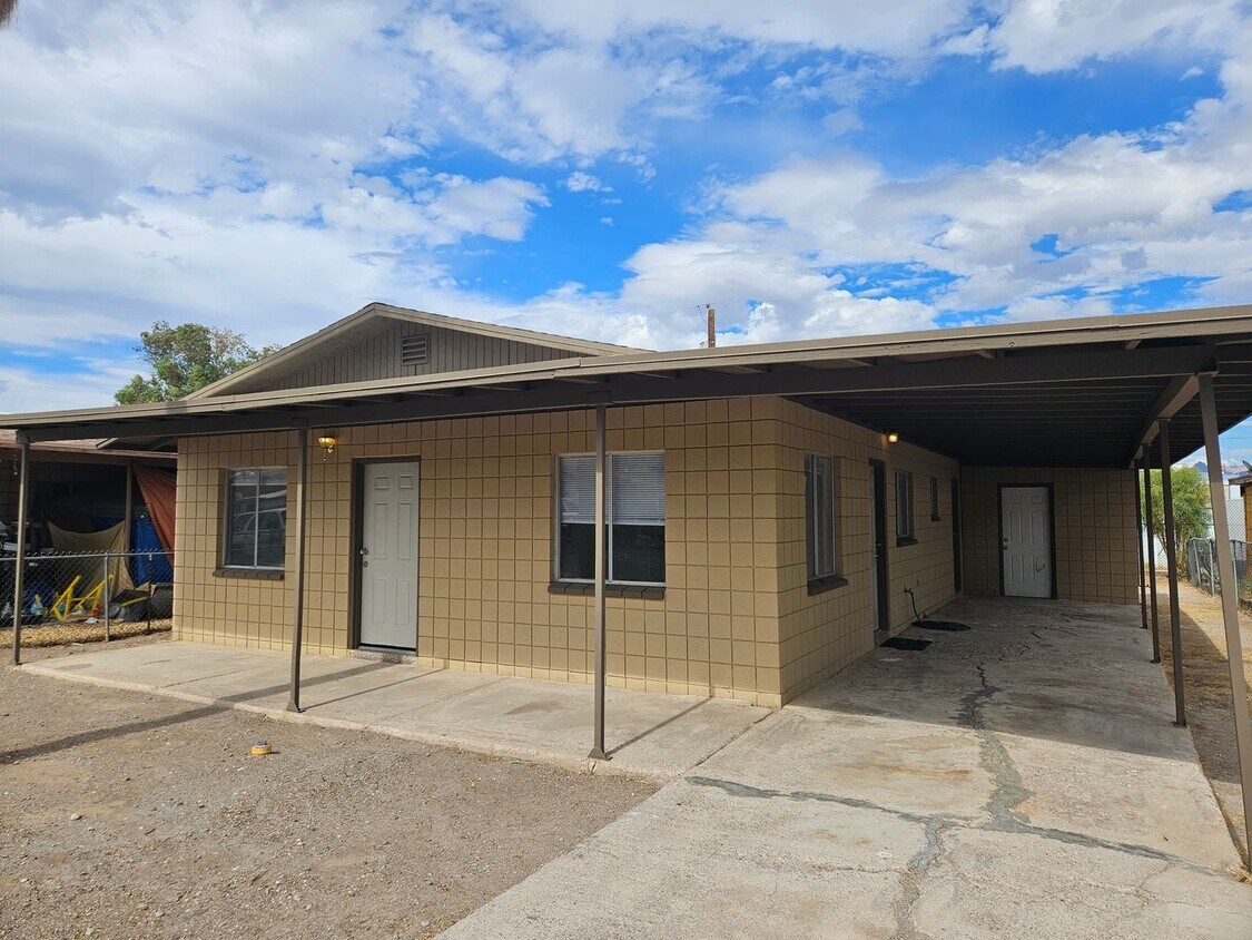Primary Photo - 3 bed/2 bath home, freshly remodeled in ce...