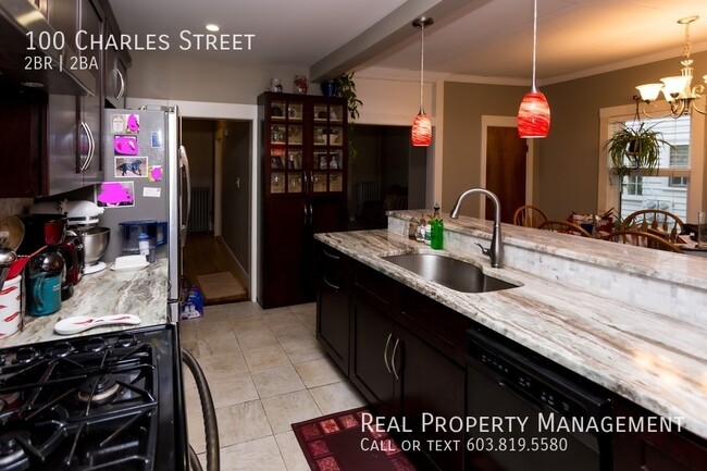 Building Photo - Spacious Rochester 2 Bedroom Duplex Availa...