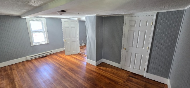 Building Photo - 129 Essex Ave