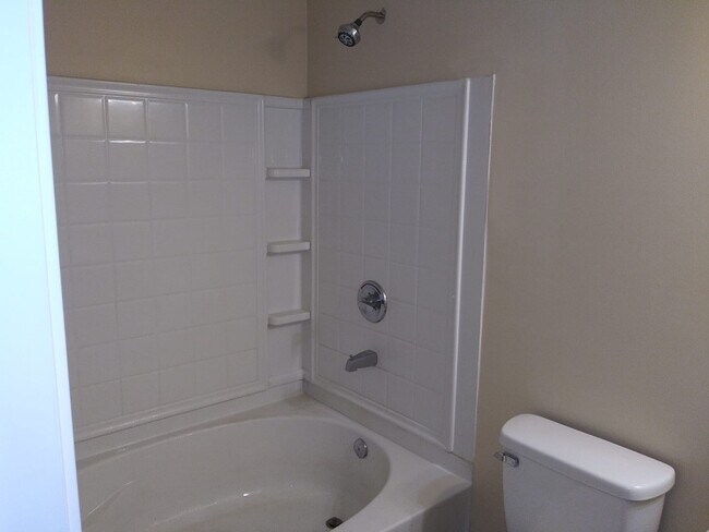 Building Photo - 2104 Fairington Ridge Cir