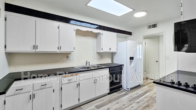 Foto del edificio - 10828 W Crosby Dr