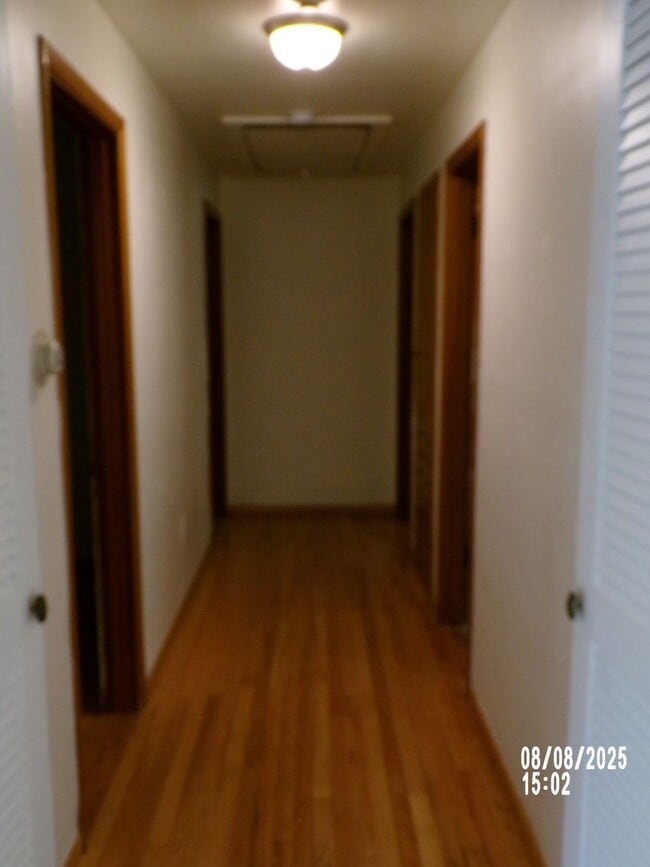 Building Photo - 3 bed 2 bath house