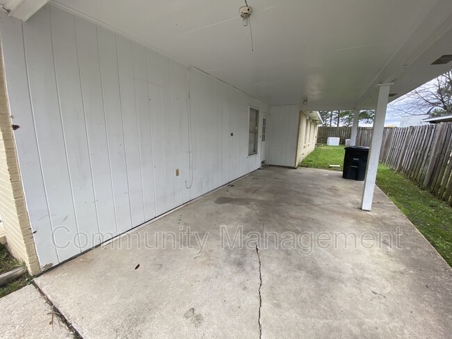 Building Photo - 4660 N Fuller Pl
