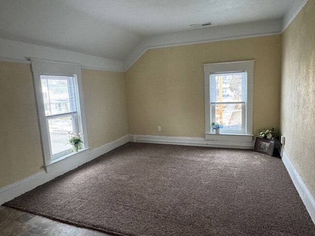 Foto del edificio - 629 Otter Ave