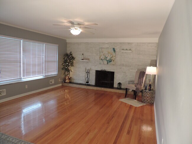 Foto del edificio - 1205 Iroquois St