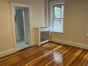 Building Photo - 14 Barrows St