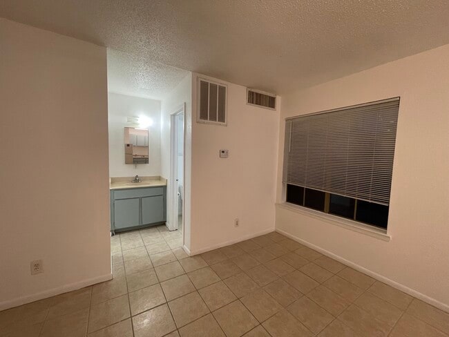 Building Photo - 3118 San Jacinto St