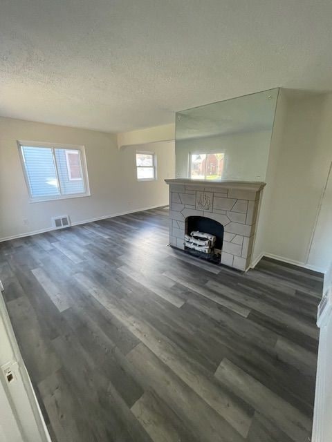 Building Photo - Newly renovated 4 bedroom 1.5 bath  Home i...