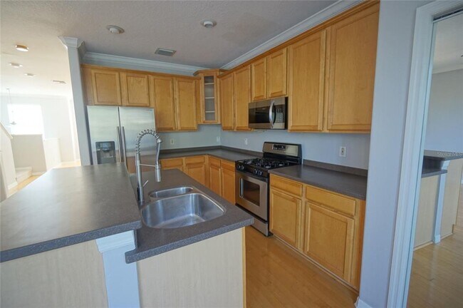 Building Photo - 3035 Pointeview Dr