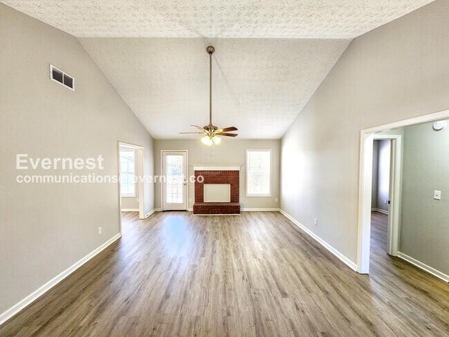 Building Photo - 511 White Oak Dr