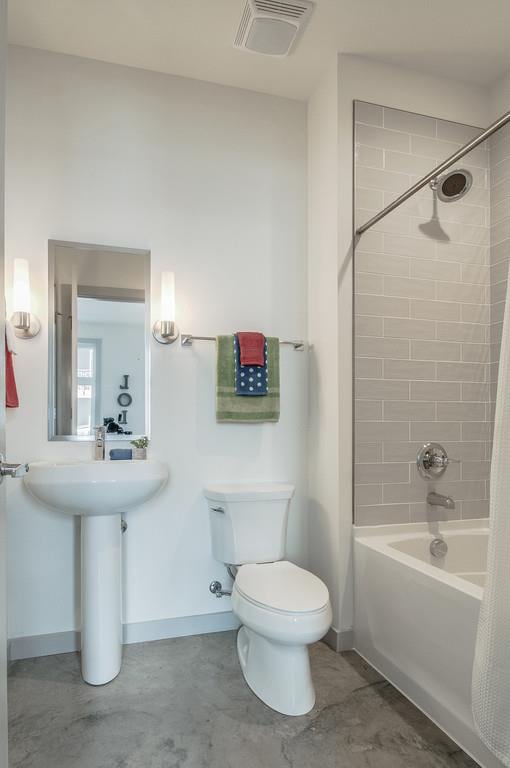 Building Photo - 727 Cleo Miller Dr