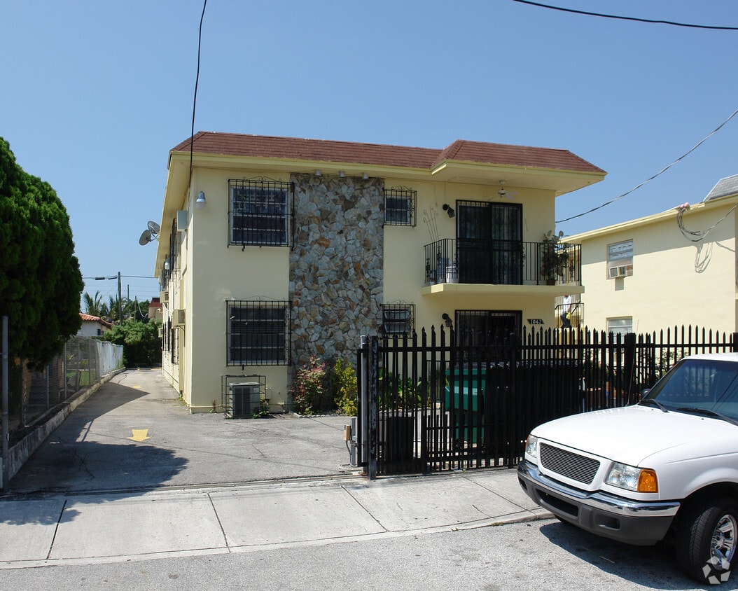 Foto del edificio - 1042 SW 2nd St