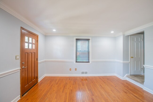 Building Photo - Beautiful 4 BR/2 BA Single-Family Home in ...
