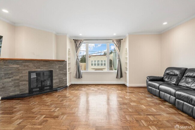 Building Photo - 112 Baden St