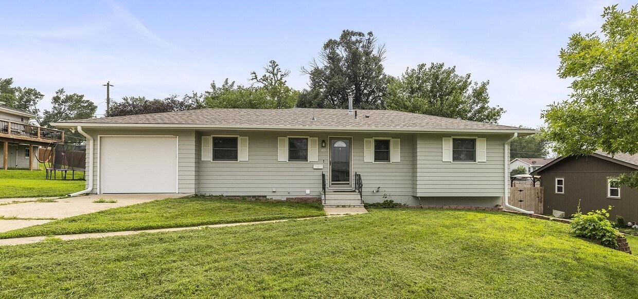 Foto principal - 105 Hillside Dr