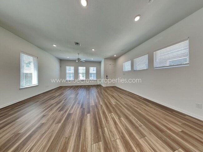 Building Photo - 6209 Queen's Path