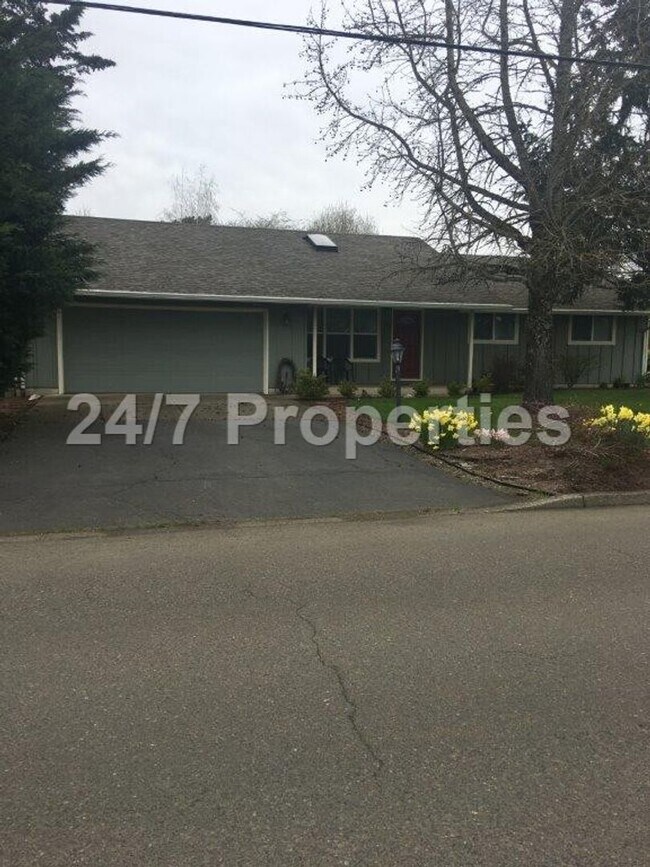 Foto del edificio - Charming 3 BD I 2 BA Molalla Home