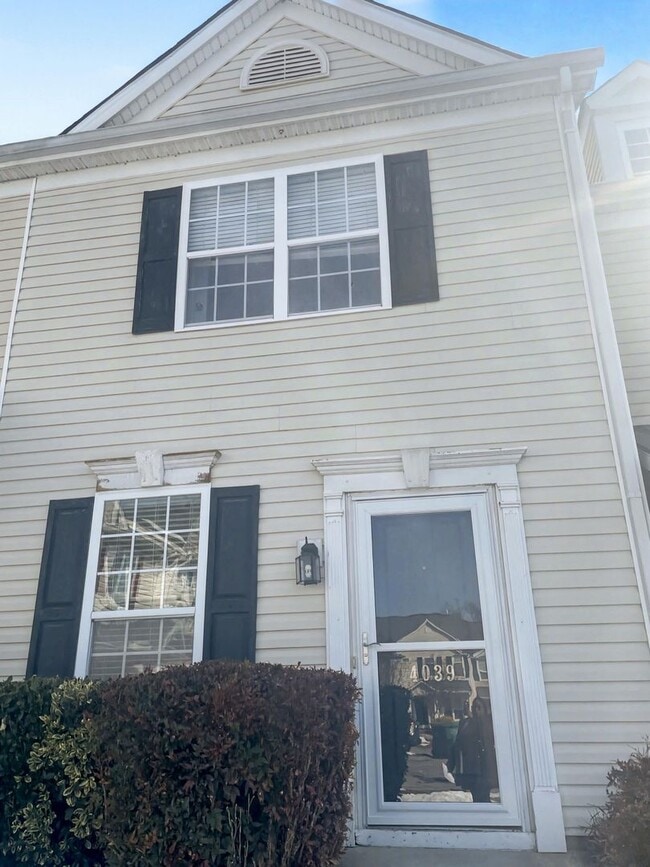 Building Photo - Desirable 2 bedroom 2.5 bathroom home in Tarrant Trace neighborhood!