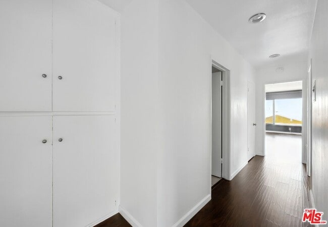 Foto del edificio - 7550 Fountain Ave